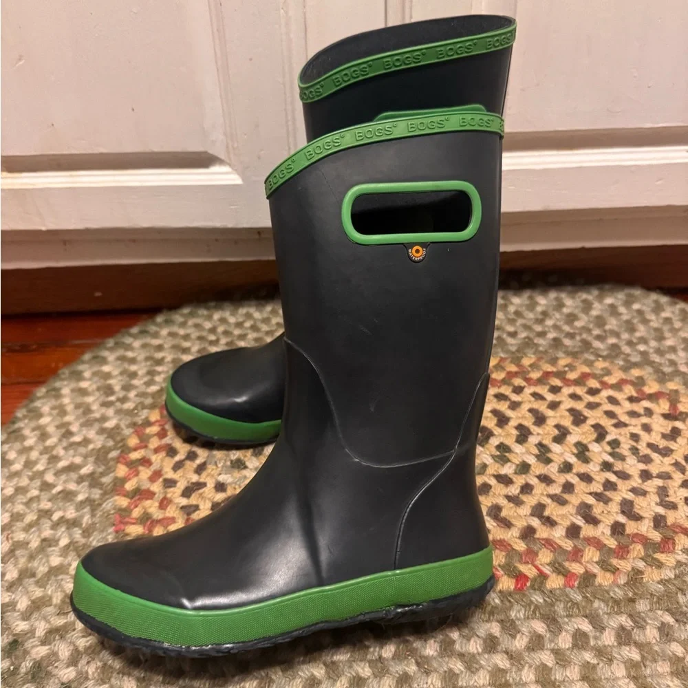 BOGS waterproof Boots girls boys youth size 4